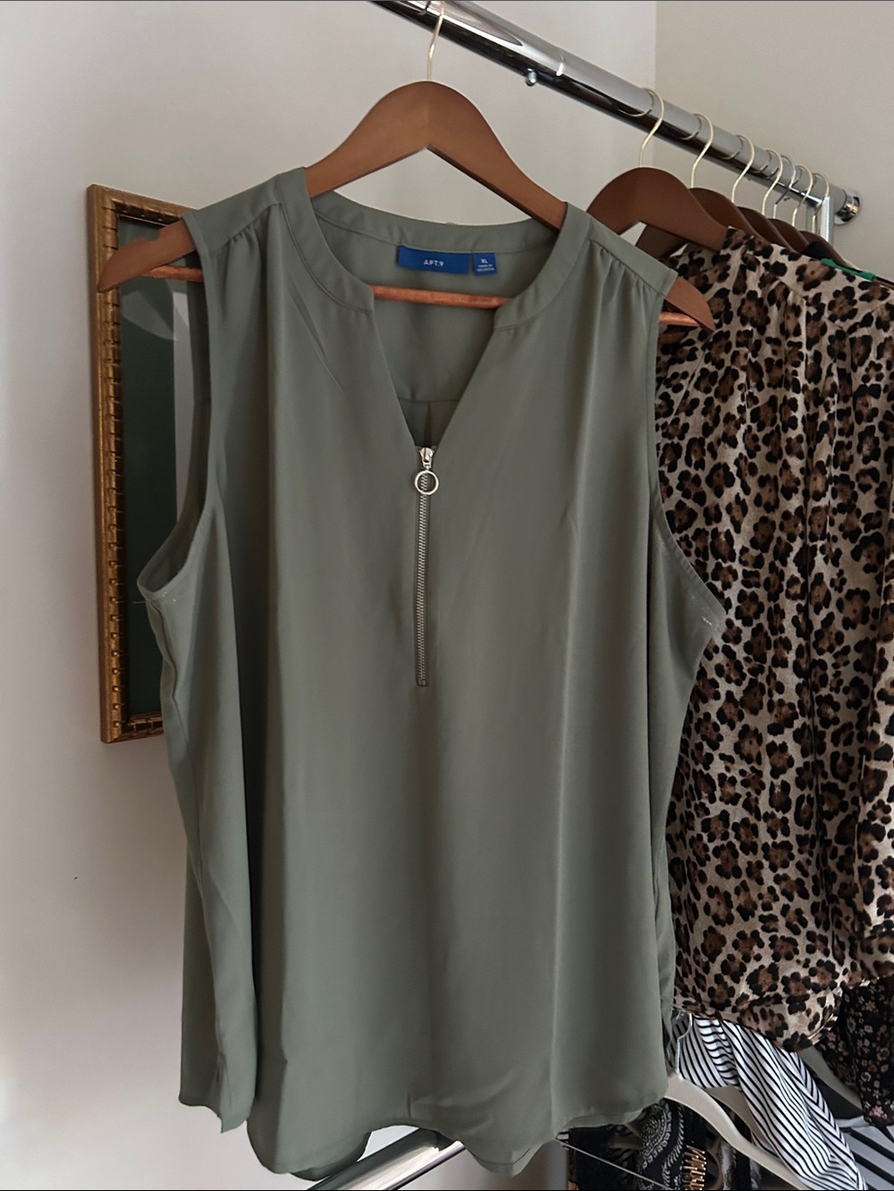 Apt. 9 XL Olive Green Sleeveless Zip Front blouse